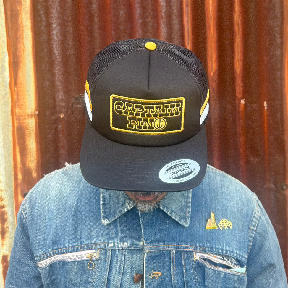 DAZE MAZE TRUCKERハット